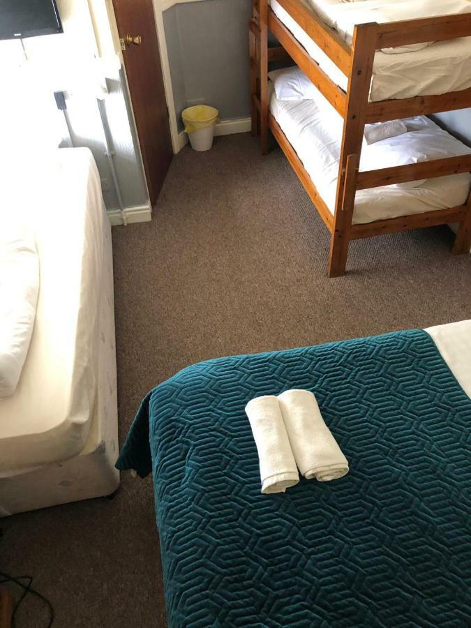Coastal Roomz Bed & Breakfast