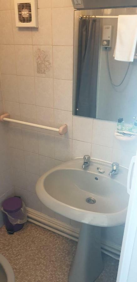 Bed & Breakfast Coastal Roomz 2*