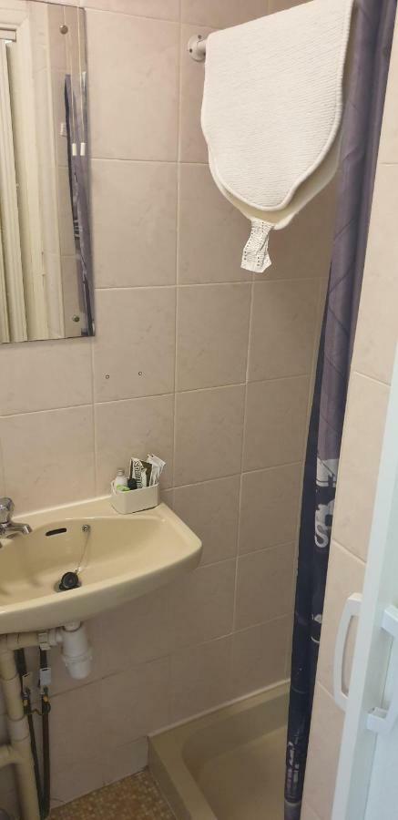 Coastal Roomz Bed & Breakfast