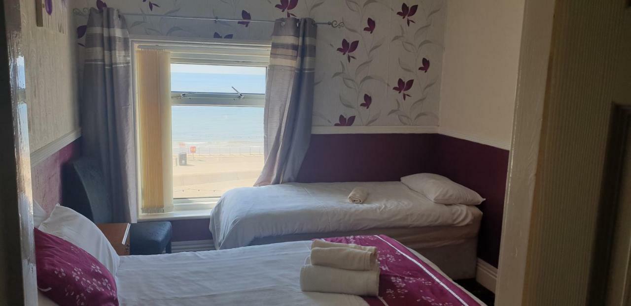 Coastal Roomz Bed & Breakfast